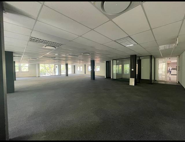 369M² OFFICE TO LET IN BRYANSTON
